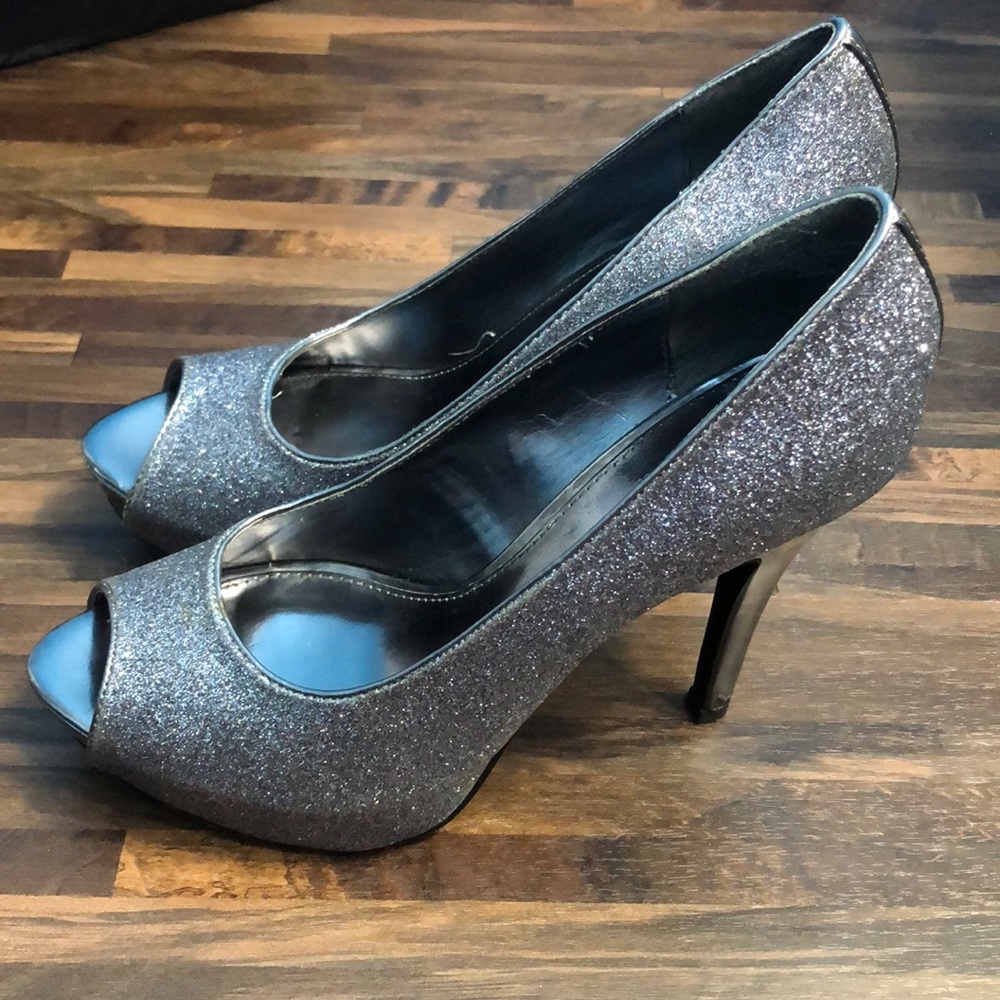 Heels - Picture 2 of 3